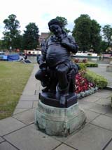 Shakespeare : Gower Memorial - Falstaff (112 kbytes) - Click to enlarge
